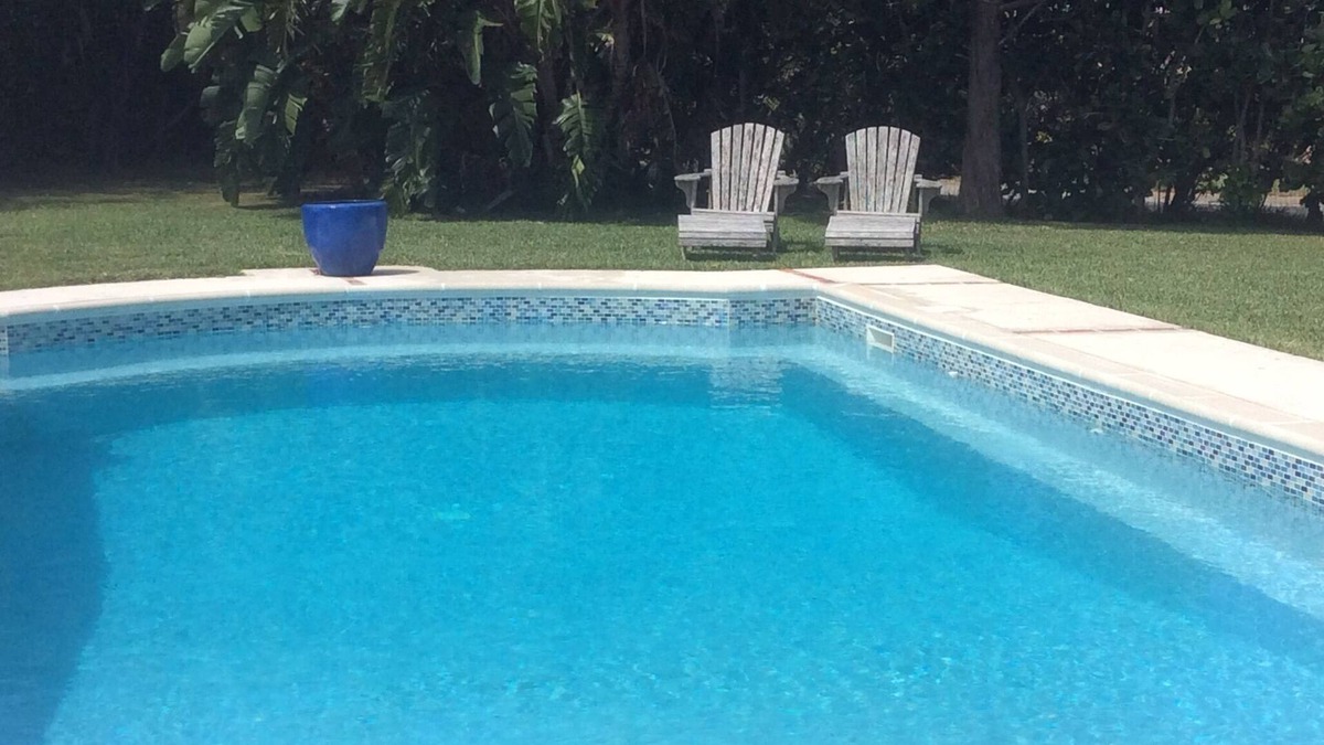 Smith's Apartment | Las Brisas apartment with pool and walk to beach + EV chargers