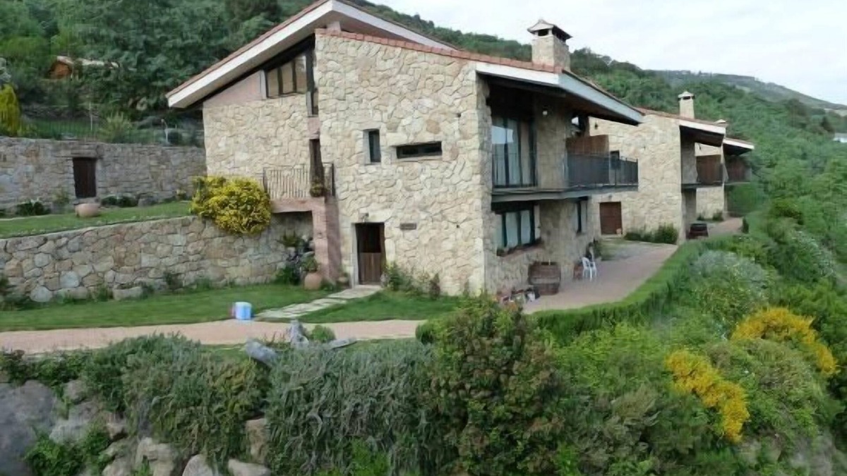Poyales del Hoyo Cottage | Las Casas de Agapito Rural Center in Gredos, capacity for 25 people in total