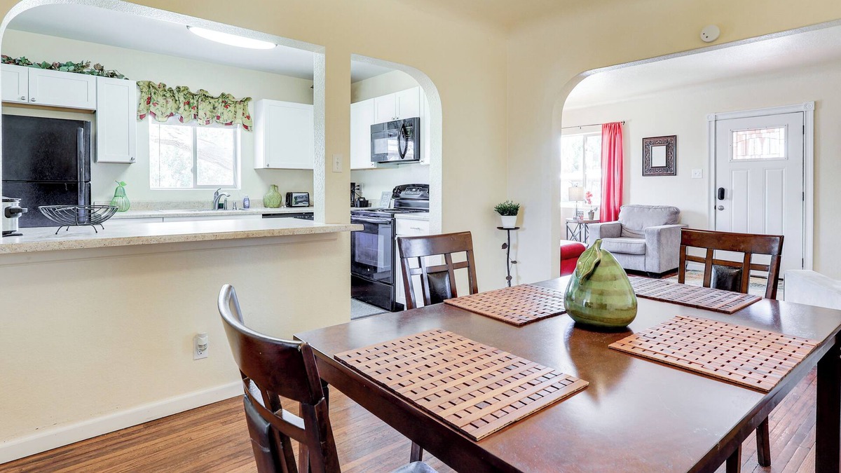 Las Cruces Cottage | Las Cruces Home w/Fenced Yard: Recently Remodeled