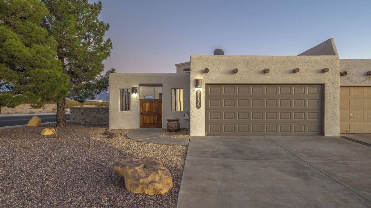 Las Cruces House | Las Cruces - Modern 3BR Near Downtown, Mesilla, White Sands + Backyard Oasis