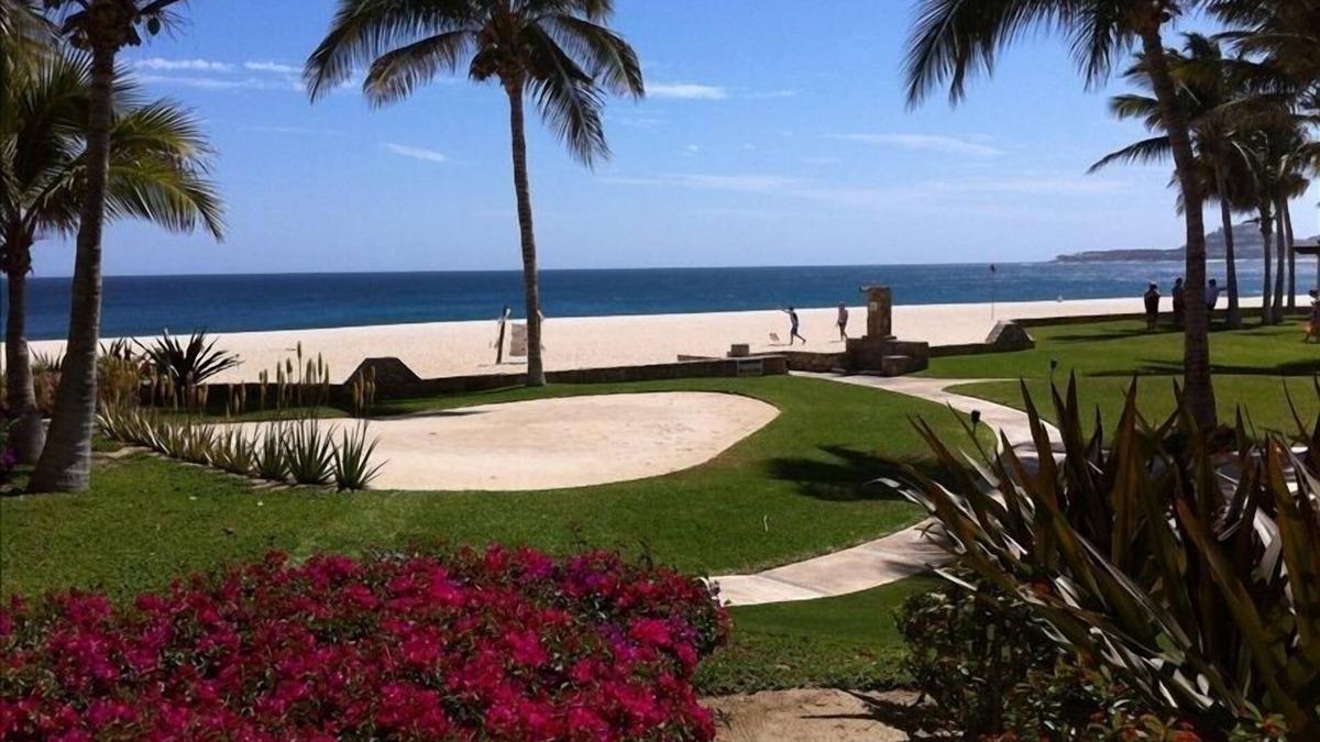 Zona Hotelera Condo | Las Mananitas-2BR-1900 Sq Ft Grnd Floor 30 Steps to the Beach