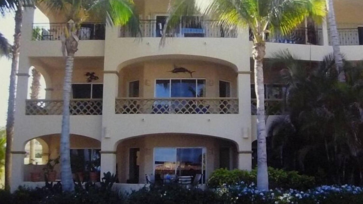 Zona Hotelera Condo | Las Mananitas - 2nd Floor Luxury Corner Unit Closest to Beach