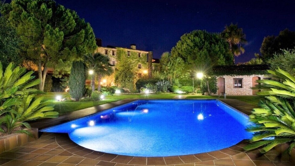 Santa Oliva Villa | Las Masias de Cristina - Huge garden, 2 private pools & 9 km to the beach