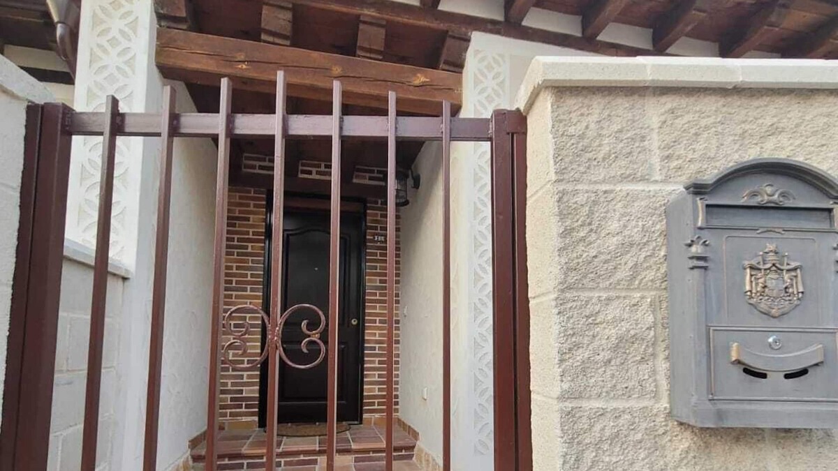 Martin Miguel House | Las Natillas con V