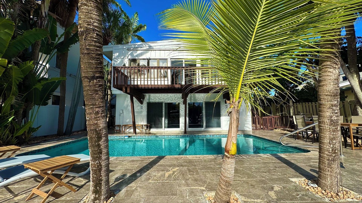 Hendricks and Venice Isles House | Las Olas Escape Duplex Beach-Pool-Sauna-Las Olas