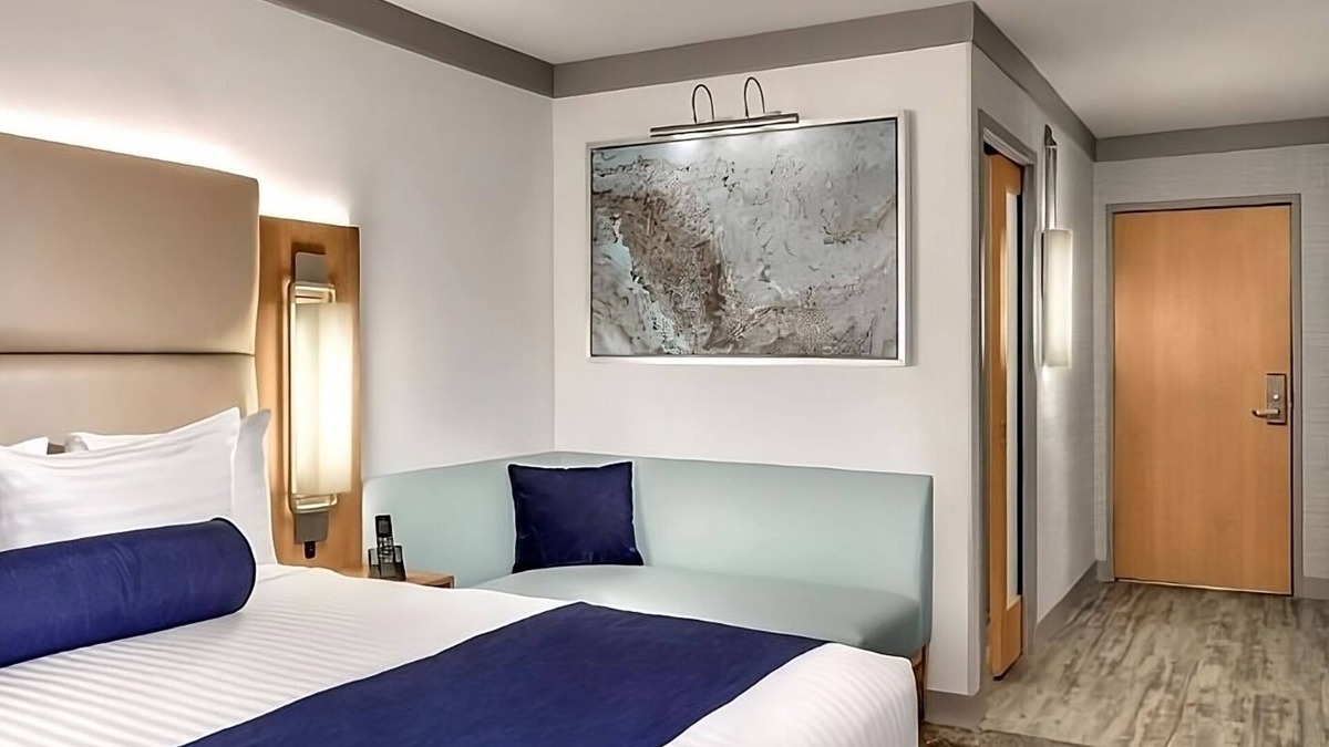 Gateway District Hotel | Las Vegas Vacation! Pool, Game Room, Casino, Parking! Near The Neon Museum