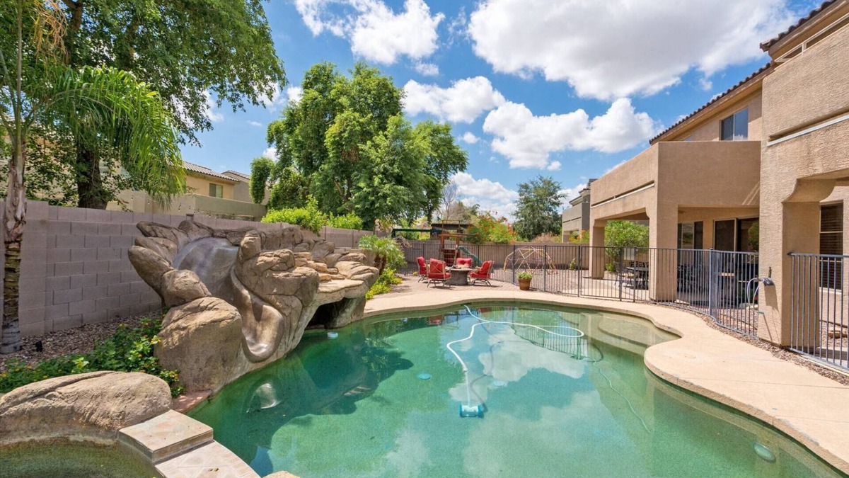 Power Ranch House | Last Call for Summer - 10% Off All August Stays!