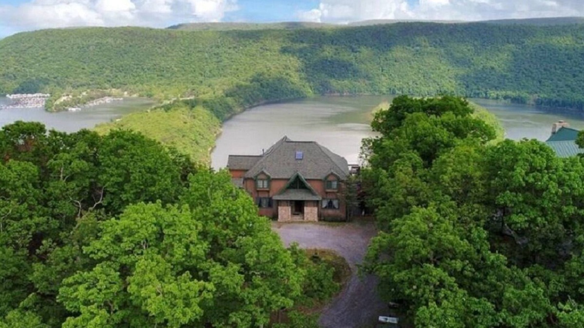 James Creek House | Last minute-900 night! Luxury mountain lake home! Stunning view! Hot Tub & More