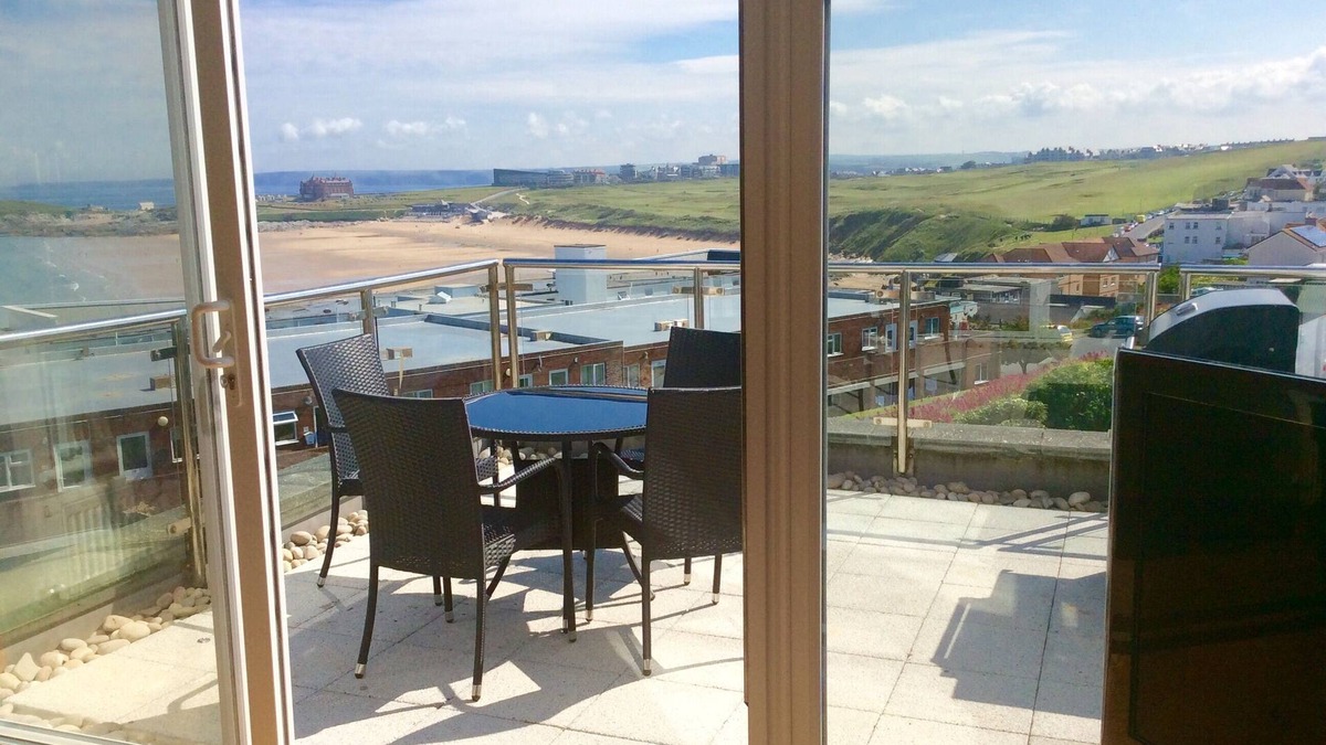 Newquay House | LAST MINUTE AVAILABILITY! Holiday Home In Cornwall - Fistral View Holiday Home