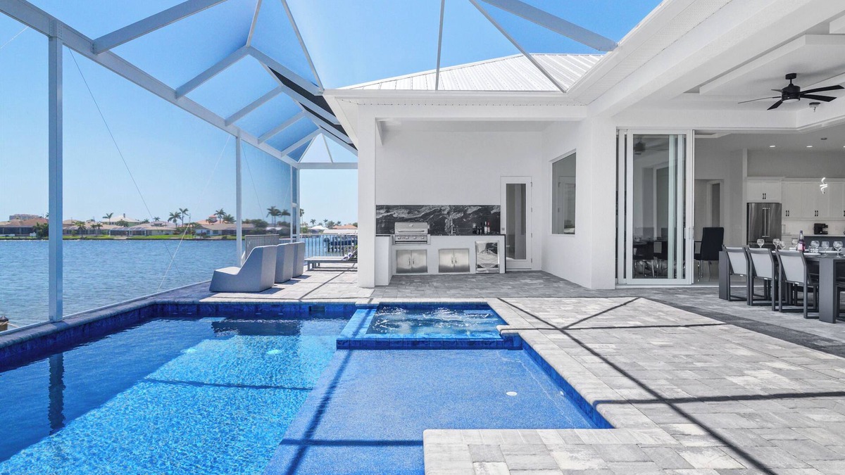 Eight Lakes Villa | LAST MINUTE DEAL - MAY and JUNE. Brand new luxury villa