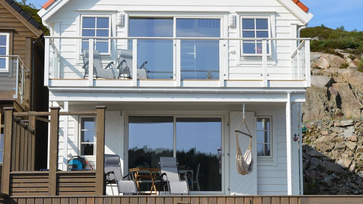 Bomlo House | LAST MINUTE! Holiday home w. table football & sauna, for families & water sports