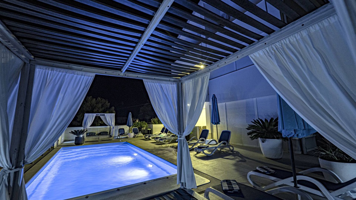 Komarna Apartment | Last minute offers/Pet friendly/VERY low low season prices !
