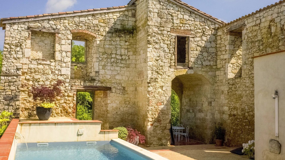 Maubec Villa | Last minute promotion Domaine de Saussignac grand gîte haut-de-gamme Maubec