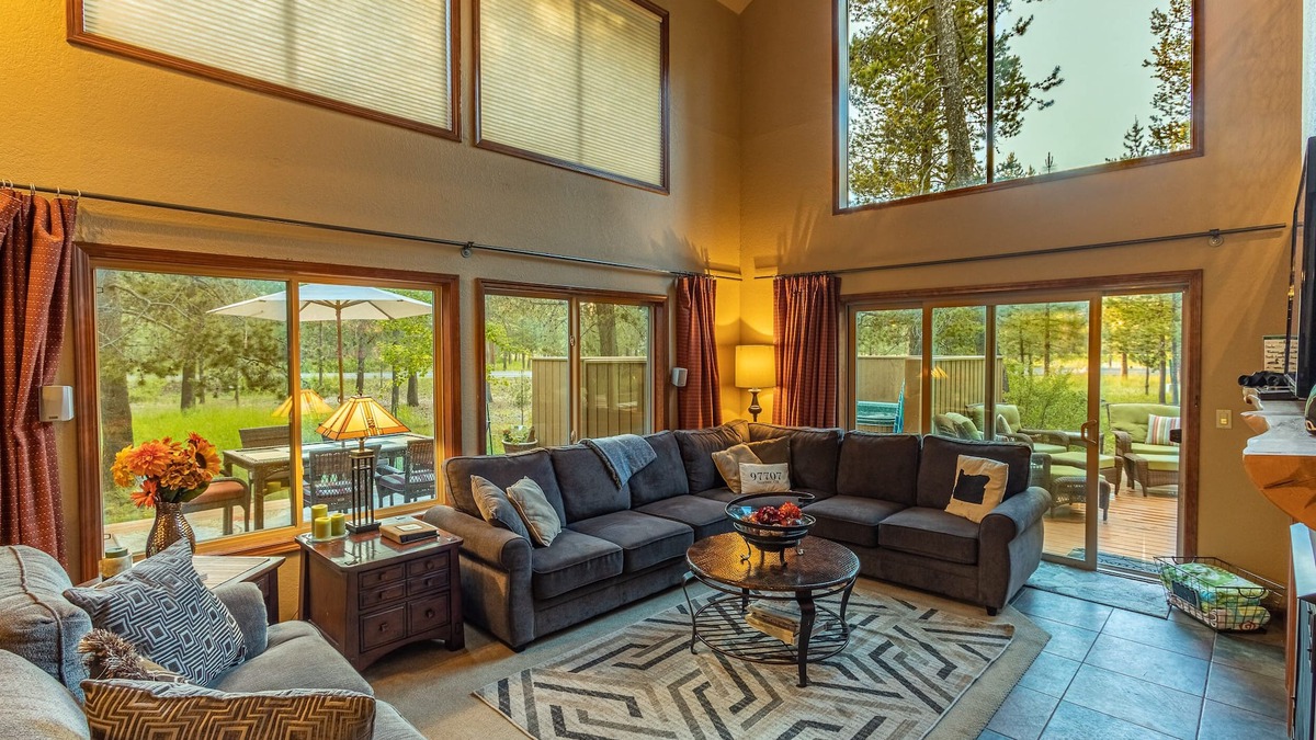 Sunriver House | Last minute vacay before school starts-100 per bedroom per nt & bring the dog!