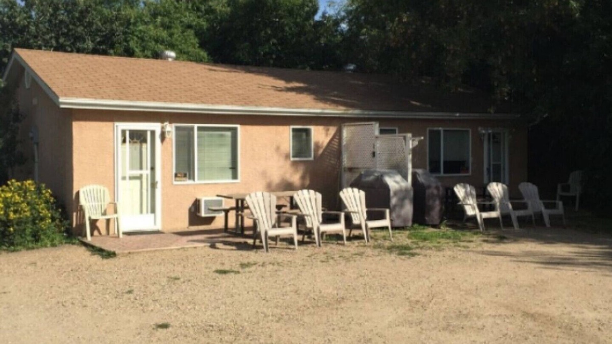 Regina Beach Cabin | Last Mountain Getaways-Unit #2-Regina Beach, Sk