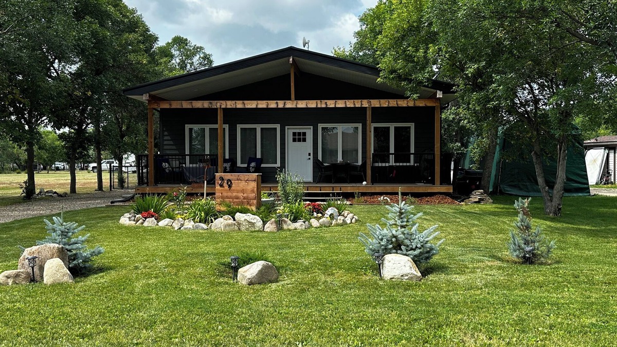 Saskatchewan Cottage | Last Mountain Lake Alice Beach Family Retreat