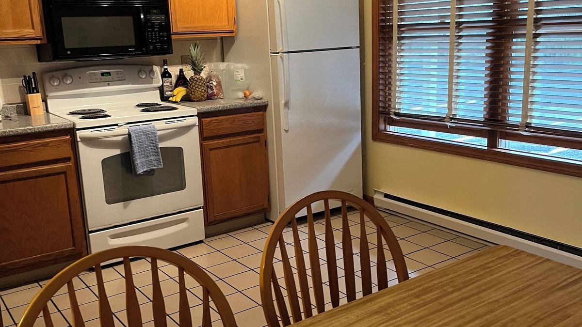 Wells House | Last week of summer, Sept 12-19, 2 BR townhouse rental in Wells, Maine. NO PETS.