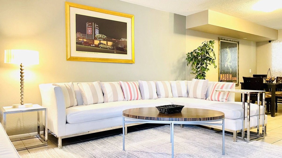 Beverly Green Apartment | LasVegas,STRIP,2BrCondo,ConventionCenter,petsFriendly,LVCC,wifi,pool,Semashow,