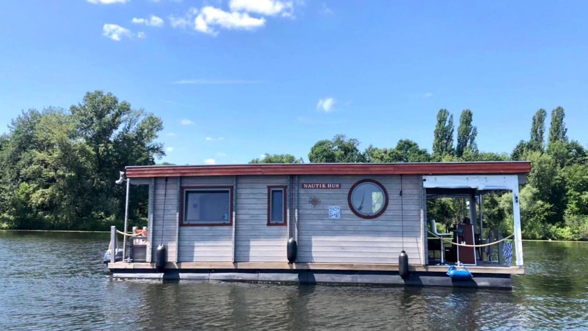 Toplitz Boat Rental | Late summer on the Havel houseboat "NautikHus"