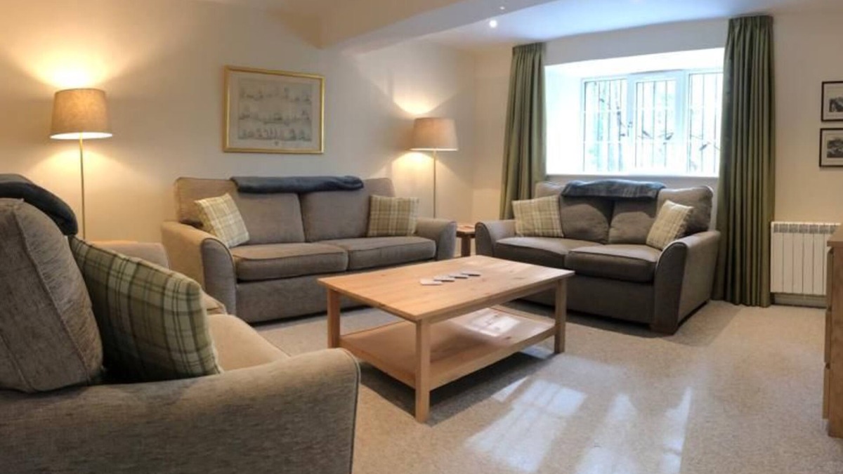 Biggar Cottage | Lategillan Cottage - a cottage that sleeps 8 guests in 3 bedrooms