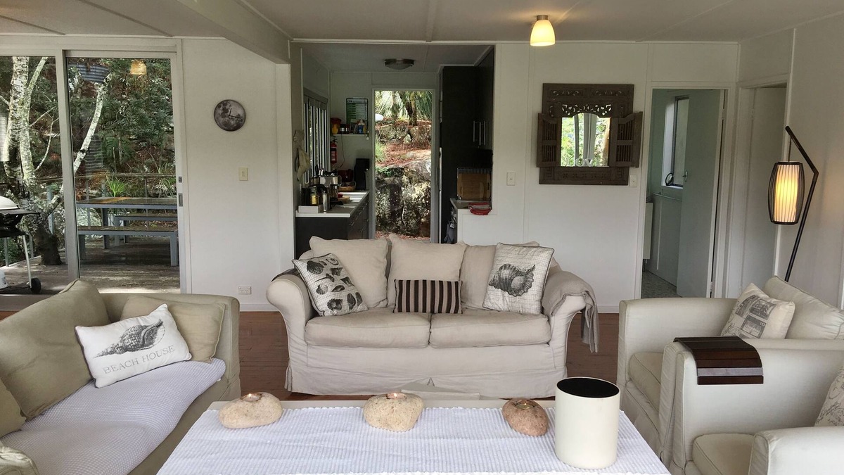 Bar Point House | LATITUDE 33 . arrive by boat . HAWKESBURY RIVER . Private Waterfront W Jetty