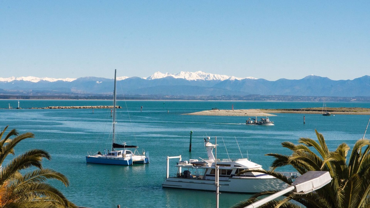 Stepneyville Apartment | Latitude Apartment - The perfect treat for two on Nelson's Waterfront!