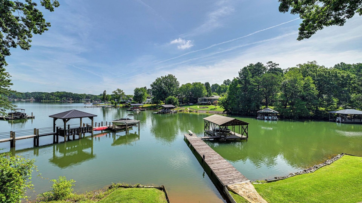 Mount Mourne House | Launch & Dock: Lake Norman Retreat w/Scenic Deck