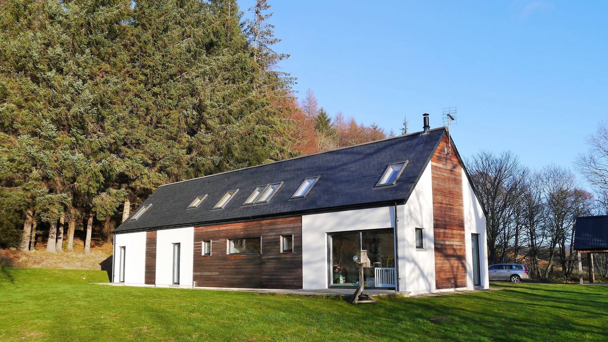 Aberlour Cottage | Laundry Cottage - a house that sleeps 8 guests in 4 bedrooms