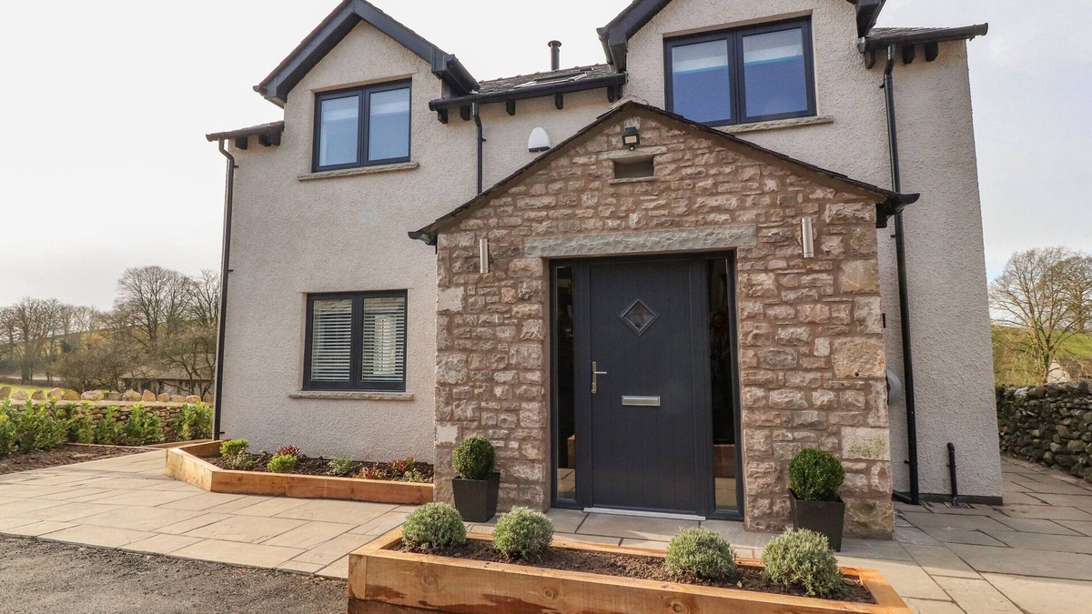 Milnthorpe Cottage | LAUNDRY COTTAGE, pet friendly, luxury holiday cottage in Milnthorpe