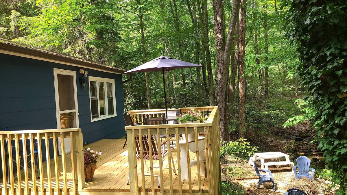 Champion Cottage | Laurel Highlands Crab Run 3 BR 2 B Creekside Cottage