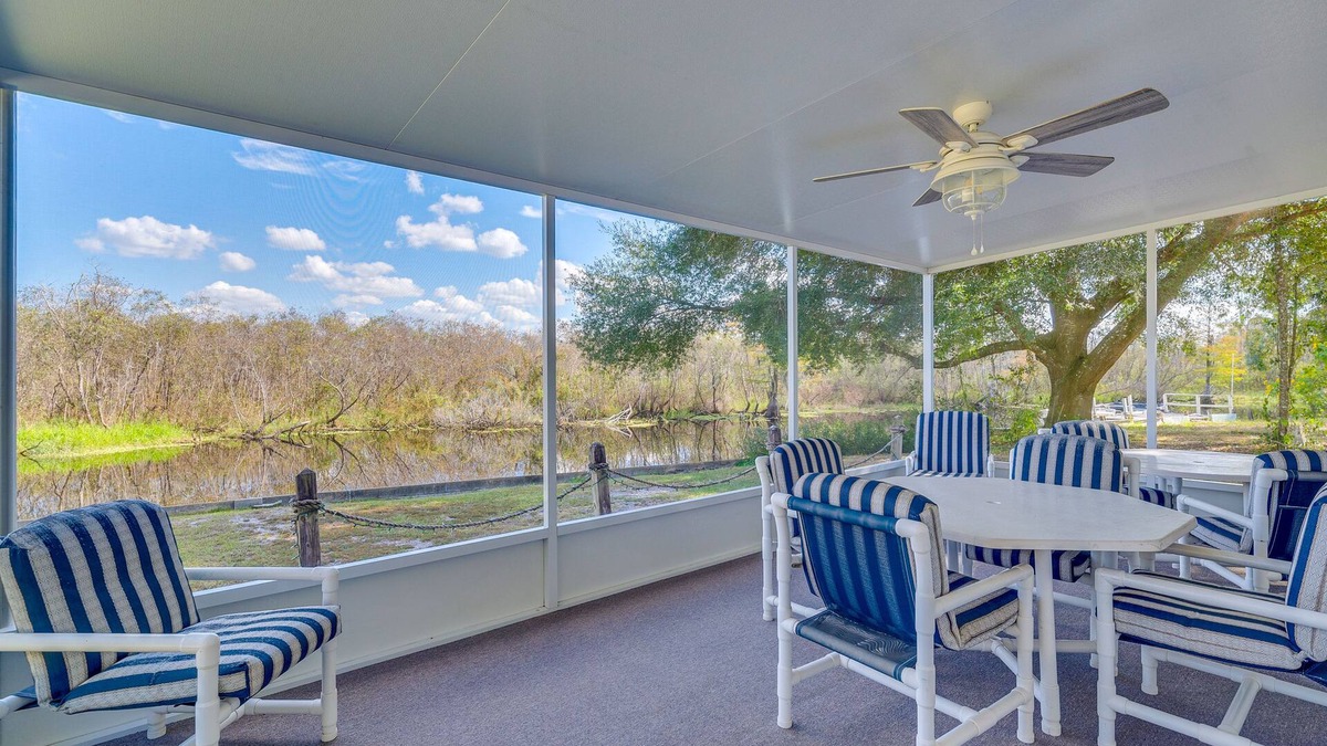 Floral City House | 'Laurel on the Lakes' Floral City Escape w/Canoe!