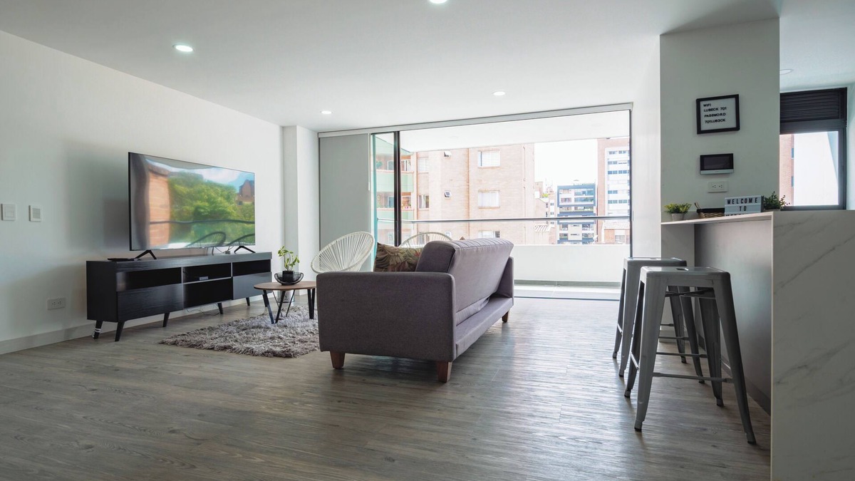 Laureles - Estadio Apartment | Laureles Oasis: Quiet Apt. Close to Parks with AC, WiFi
