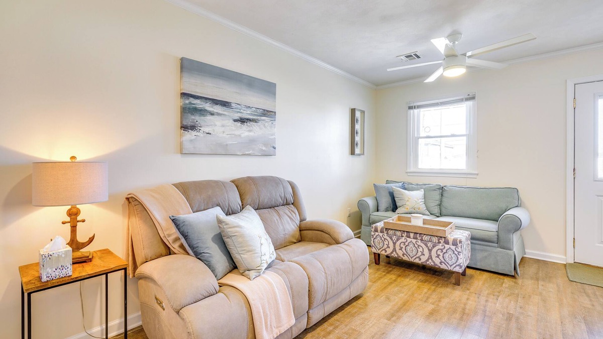 Lavallette Apartment | Lavallette Apartment w/Patio - Walk to the Beach!