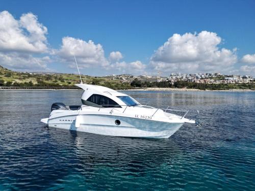 Limassol Boat Rental | LAVELIA Boat