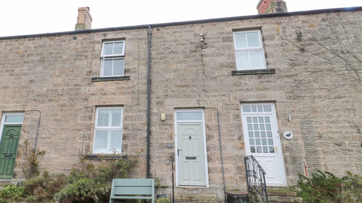 Glanton Cottage | LAVENDER COTTAGE, pet friendly, country holiday cottage in Glanton