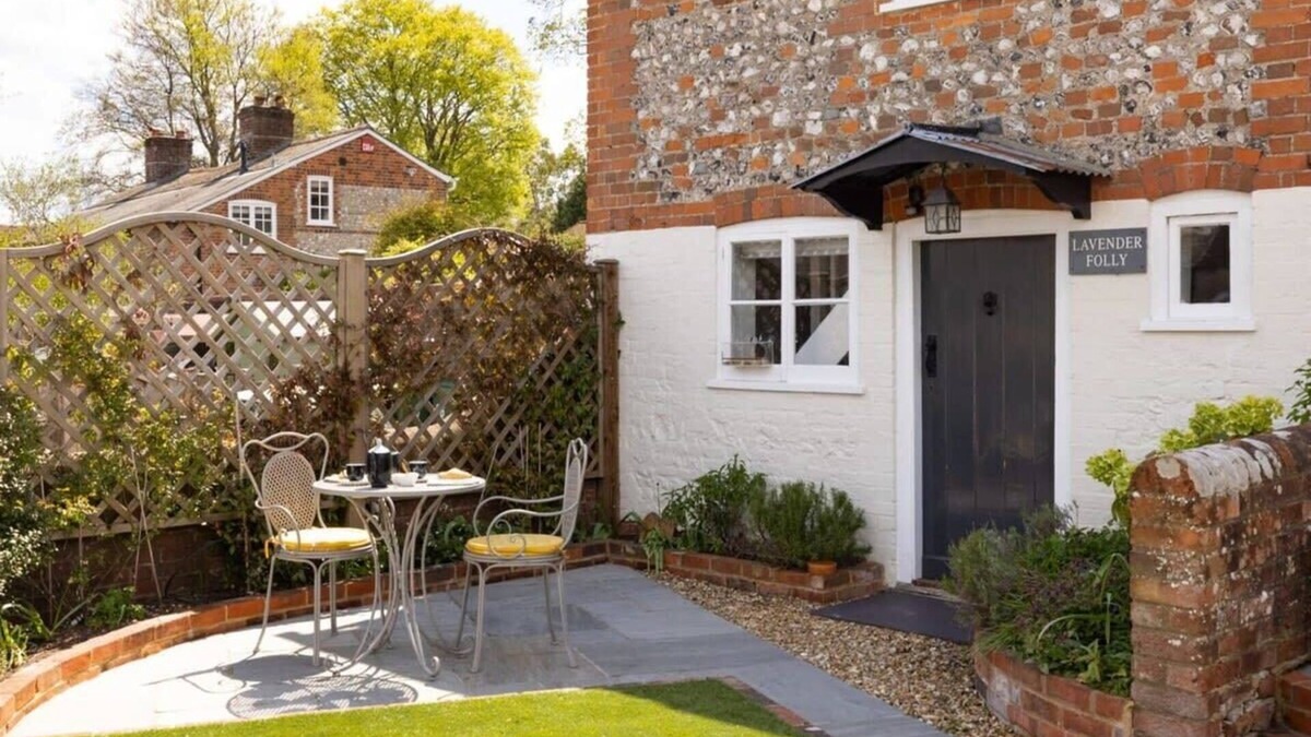 Alresford Villa | Lavender Folly - Cosy Accommodation Alresford