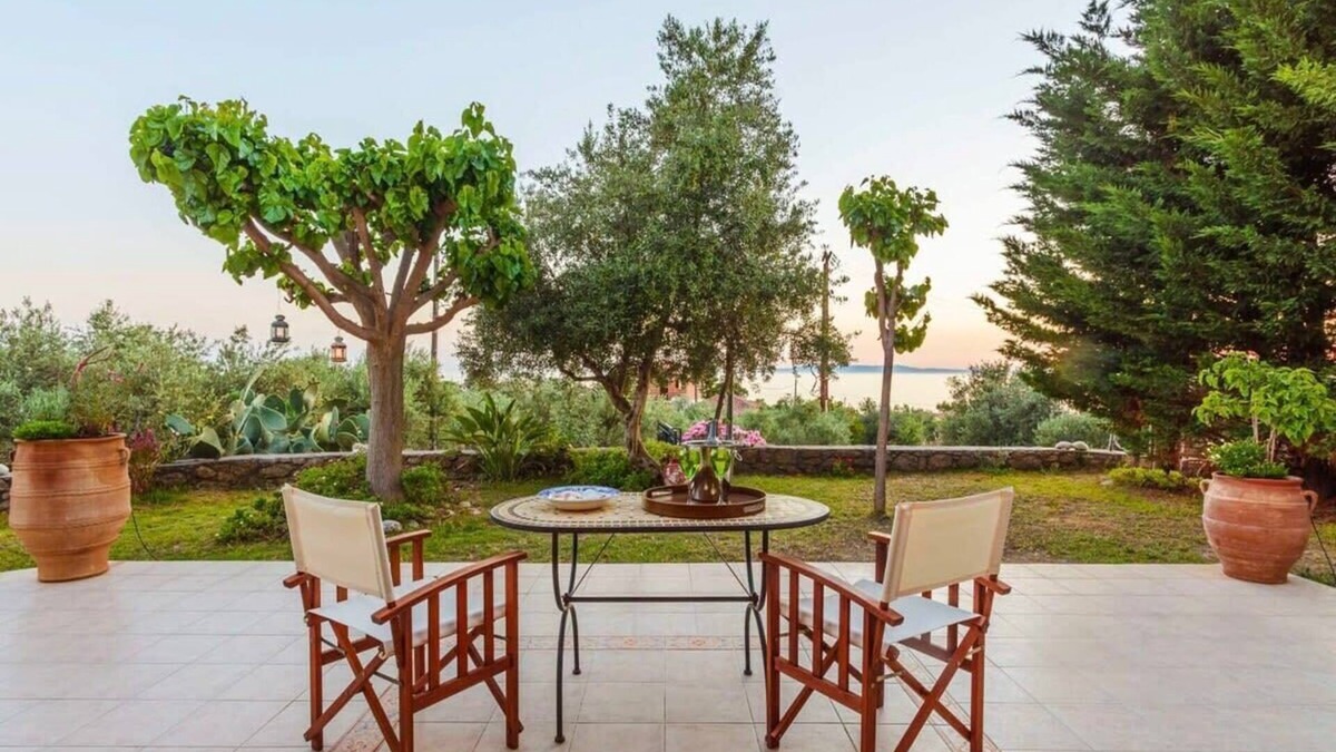 Riglia Villa | Lavender Garden Retreat - Secluded Seaside Getaway