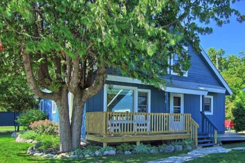 Omena House | Lavender Lane