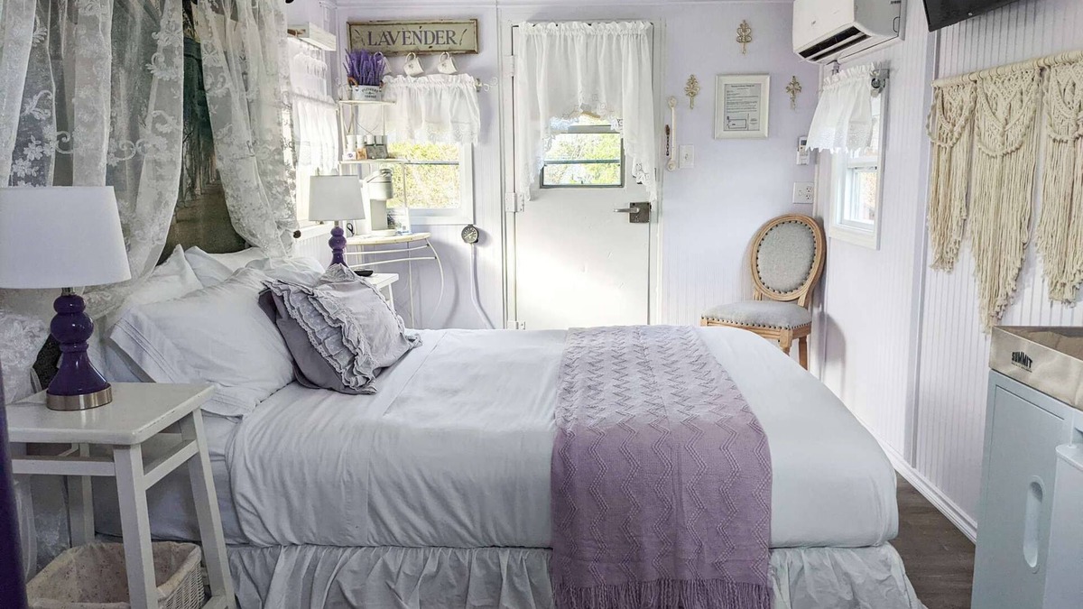 Sequim Hotel | Lavender Limited at Olympic Railway Inn - Pet Friendly