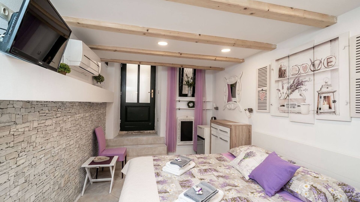 Dubrovnik Old Town Apartment | Lavender Room - Double Room (Ground Floor)