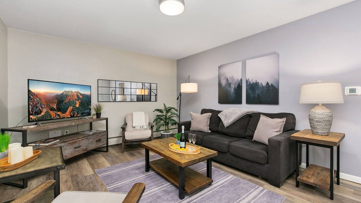 Old Town Condo | Lavender Suite | Relaxed, Walkable Old Town Stay
