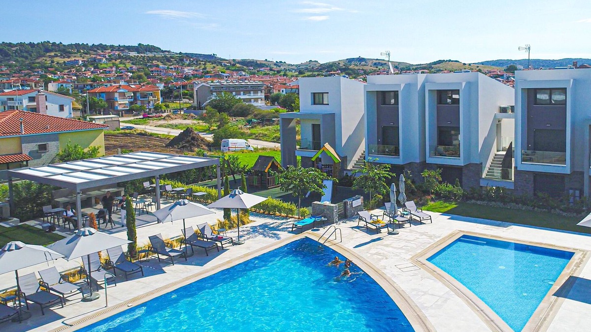Nikita Apartment | Lavinia: Nikiti Apartment, Shared pool, Walk to beach, WiFi, A/C