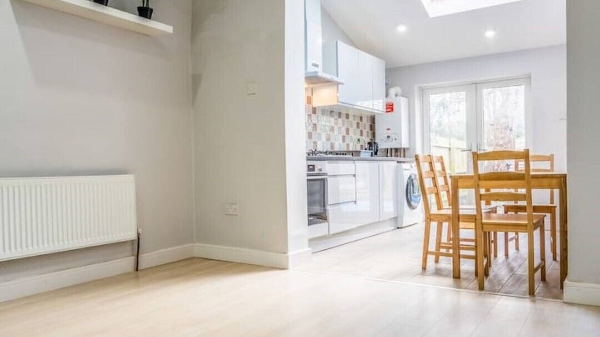 Moseley Apartment | Lavish 2- bedroom Flat with Free Parking
