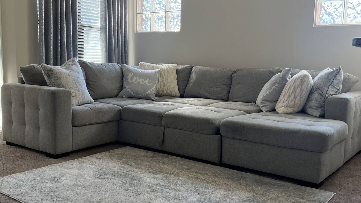 Castleberry Hill Apartment | Lavish Cozy Hideout Near Mercedes Bens & State Farm Arena Downtown ATL