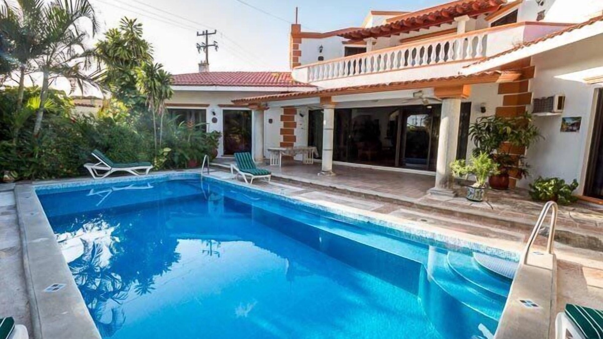 Colonia Centro House | Lavish Gardens, Large Pool, 2 Blocks to Ocean