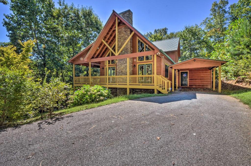 Hiawassee House | Lavish Hiawassee Cabin - Great for Families!