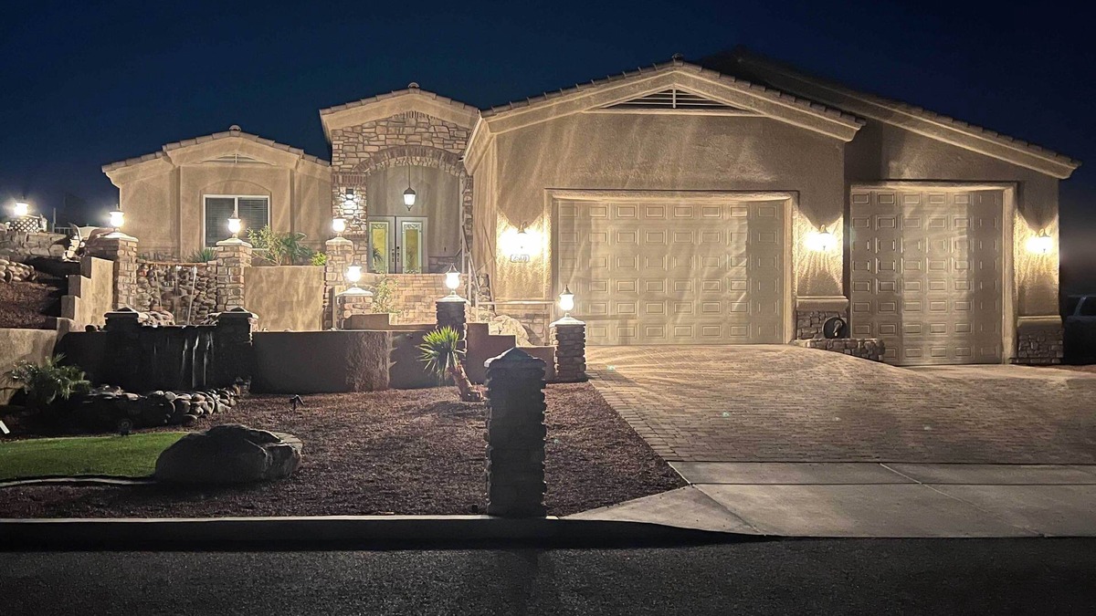 Lake Havasu City House | Lavish Lake Havasu Home w/Pool + Hot Tub!