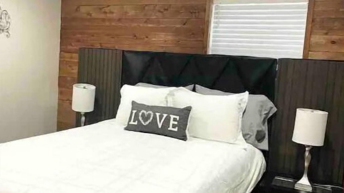Nederland House | Lavish Living on Monroe
