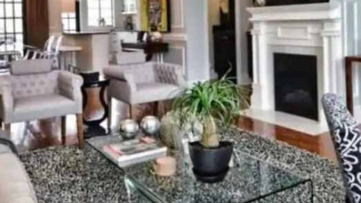 Myers Park Condo | Lavish Myers Park 2BR King Condo | Porch | Private