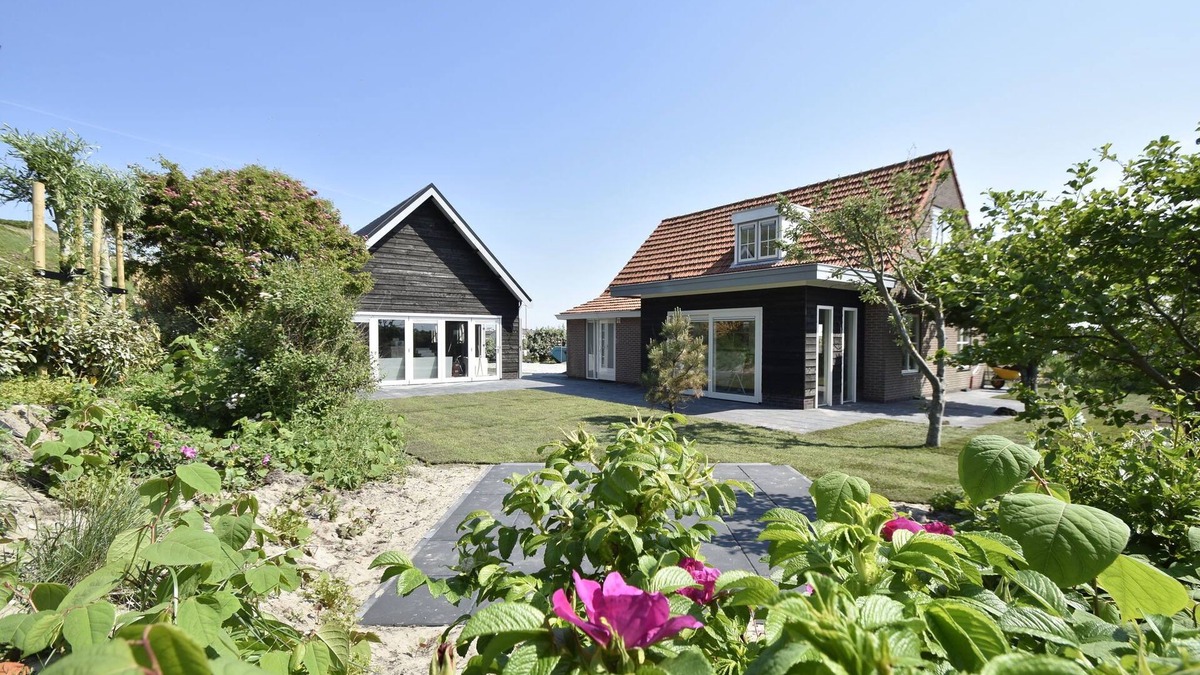 Julianadorp aan zee Villa | Lavish Villa in Julianadorp aan zee
